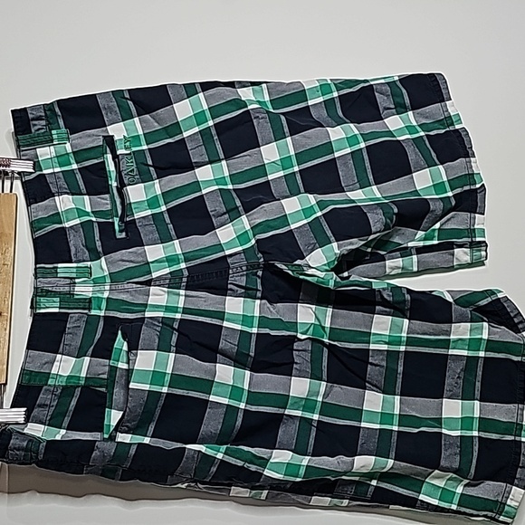 Oakley 38" green and black plaid shorts - Picture 4 of 7